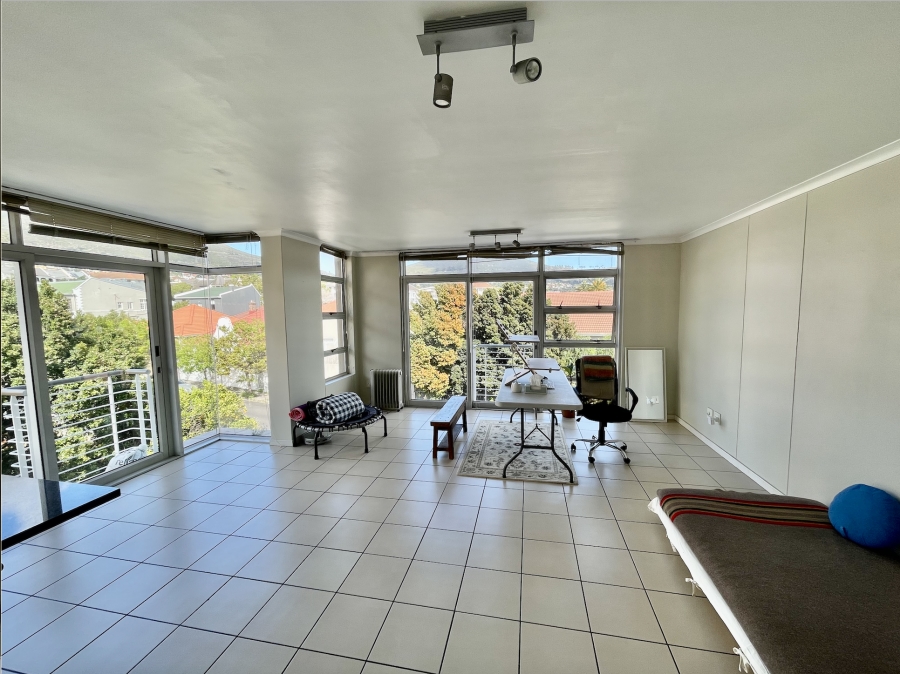 1 Bedroom Property for Sale in Vredehoek Western Cape